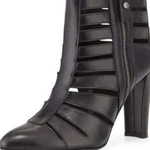 BEAUTIFUL STUART WEITZMAN 'Airliner' black leather cut-out ANKLE BOOTS